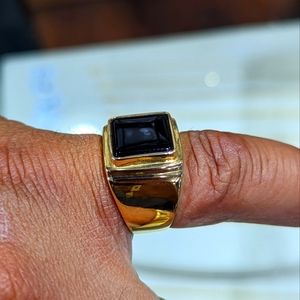 Gold ring with onix